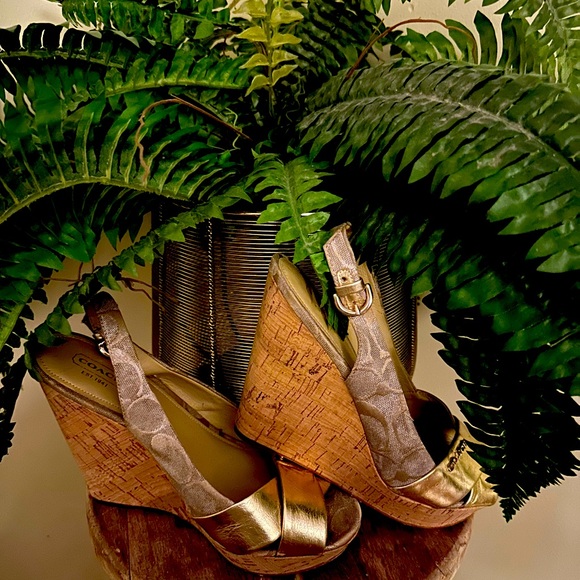 Coach Signsture Tan & Metallic Gold Cork Platform Wedge Sandal - Picture 1 of 3